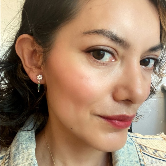 Rose Engraved . 🌹 ✨Unique set ✨
Raw Emerald Earrings. 950 Silver. - Picture 2 of 4